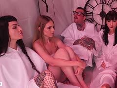 Bondage- und harte Spiele mit devotem Luder